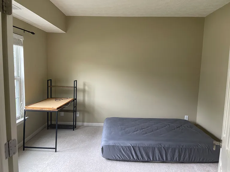 989 Onyx St — Photo 3