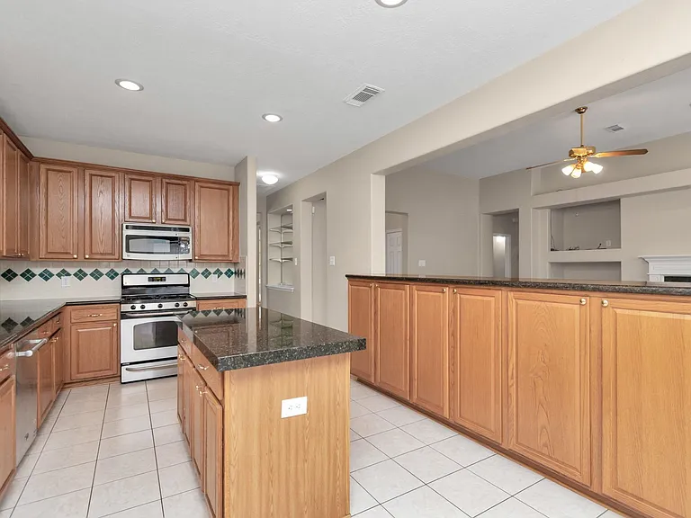 1915 Crescent Oak Dr — Photo 24