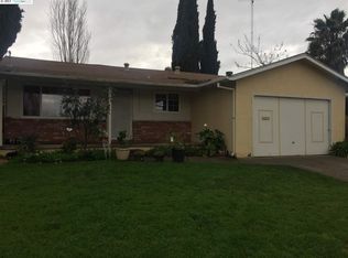 128 Lynn Dr, Brentwood, CA