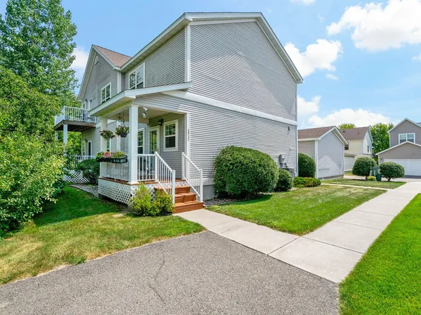 2935 Hemingway Dr, Chaska, MN 55318