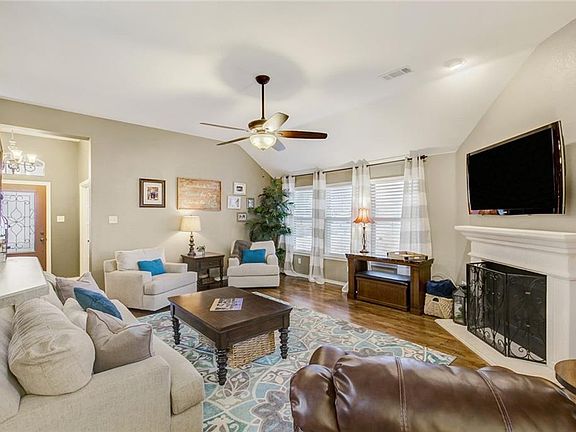 5th image of 7425 Gairlock Dr