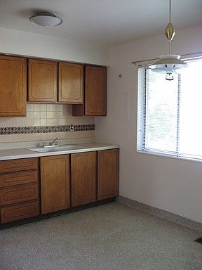 4th image of 1817 S 400 E APT 4