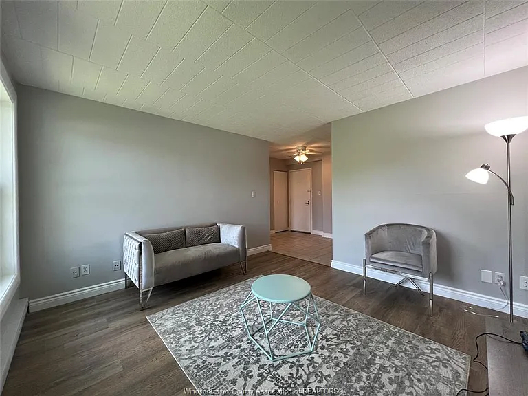 6563 Thornberry Cres — Photo 5