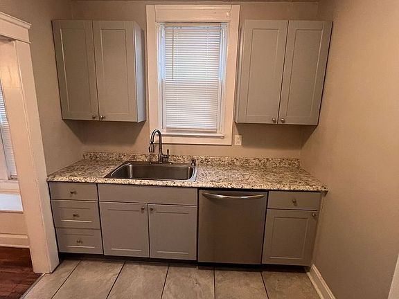 3rd image of 1275 Donald Ave #1