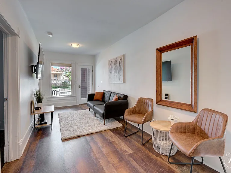 909 5th Ave — Photo 23