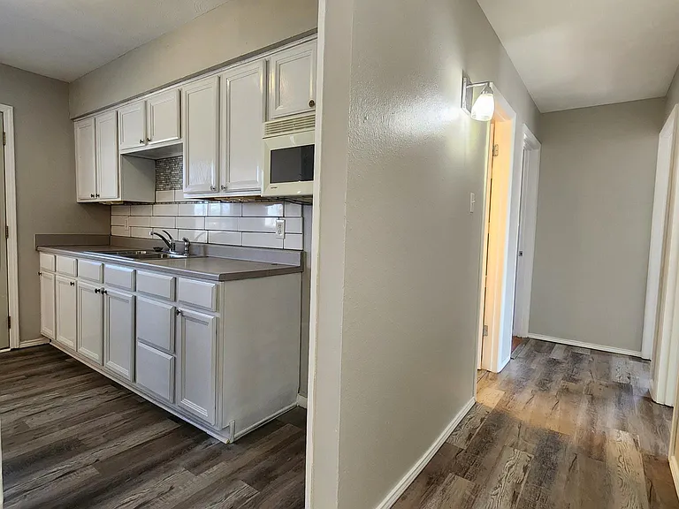 2626 Linda Dr — Photo 11
