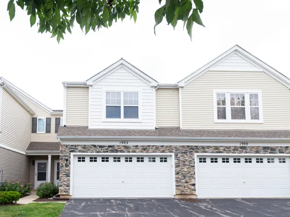 1902 Cobblestone Dr, Carpentersville, IL 60110