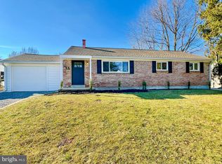 11 Rockaway Dr, Camp Hill, PA 17011