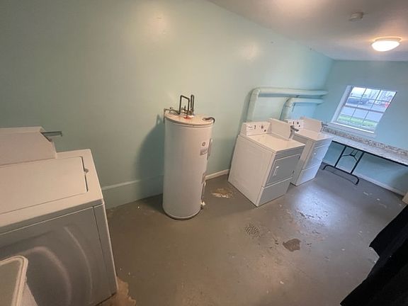 4th image of 372 Minor St