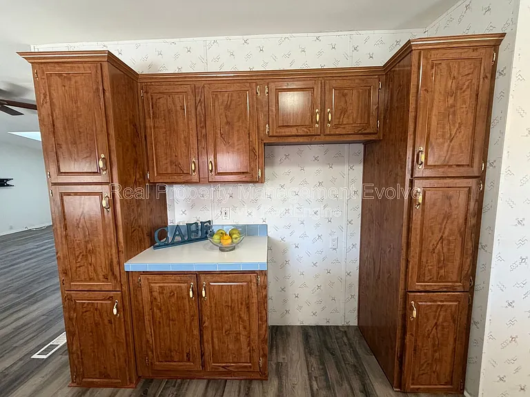 1514 E Muriel Dr — Photo 6