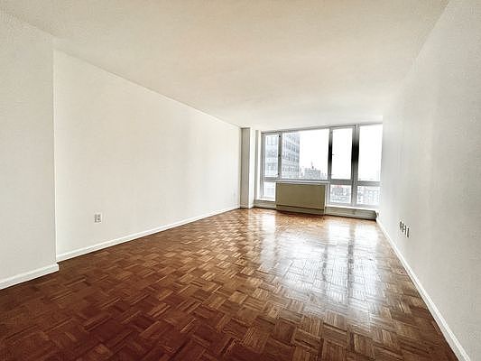 3rd image of 350 W 43rd St APT 42C