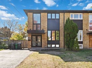 1372 Freeport Dr, Mississauga, ON L5C 1S6
