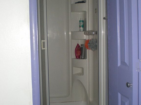 circular shower in master bdrm