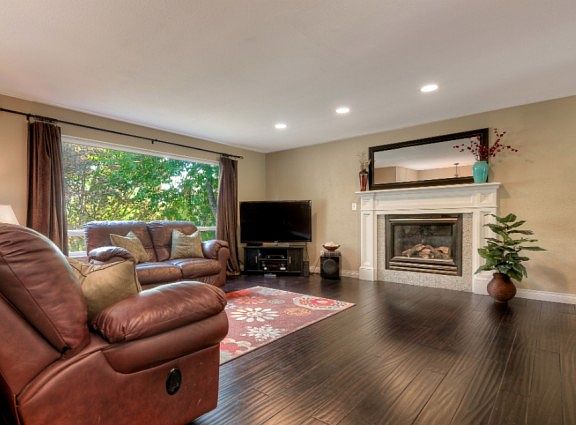 4th image of 15904 56th Avenue Ct E