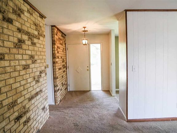 4th image of 9650 Pickwood Dr