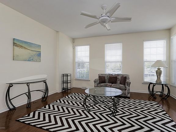 3rd image of 8 Skimmer Ln