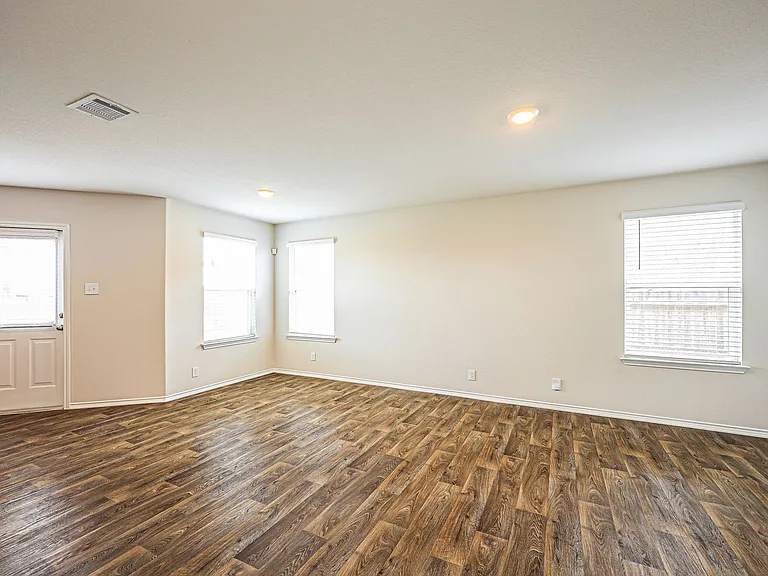 6758 Legato Curv — Photo 2