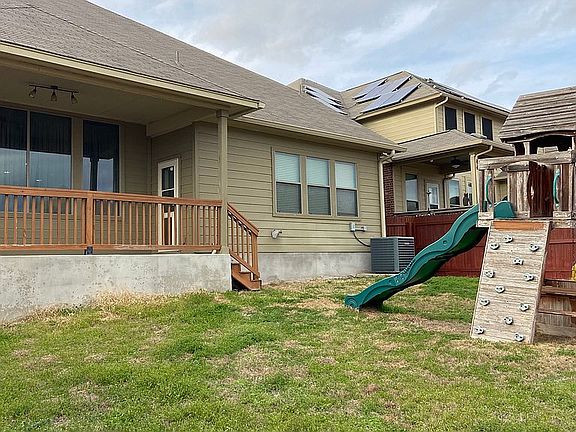 4th image of 301 Highland Pl