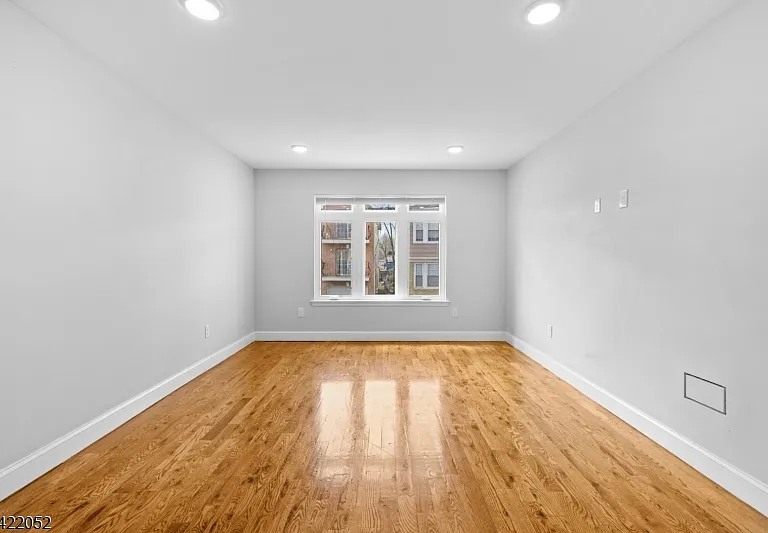 19 Shaw Ave #1 — Photo 4