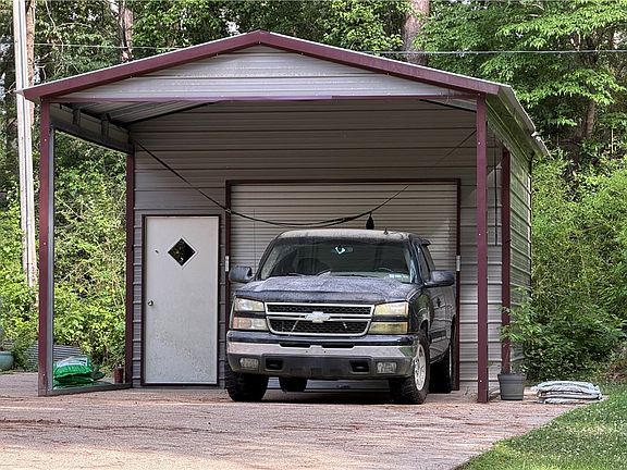 4th image of 1765 Hollyhill Dr