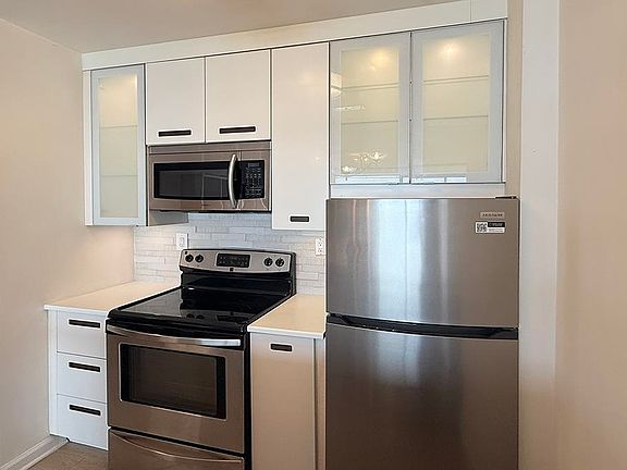 5th image of 380 Mountain Rd #1107