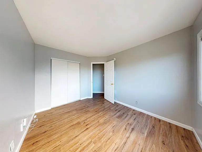 2515 10th ave — Photo 124