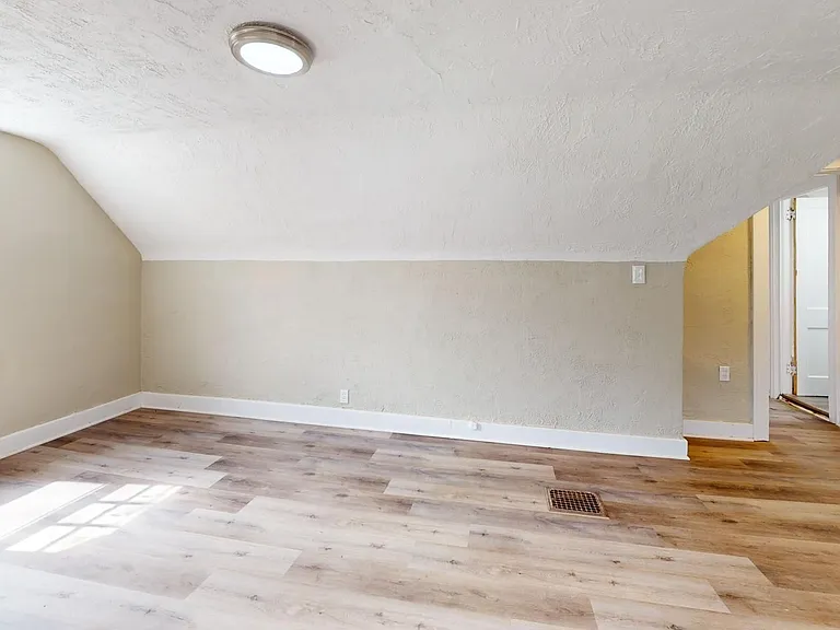 294 Madison Ave — Photo 19