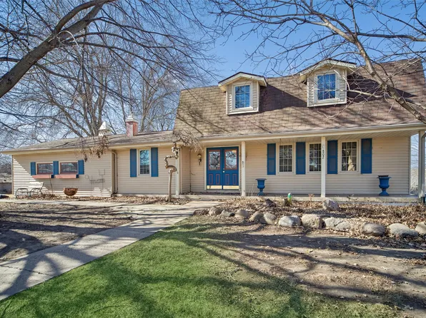 1802 W Grandview Dr, Knoxville, IA 50138