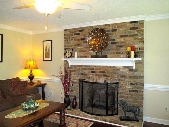 2nd image of 201 Kandemor Ln