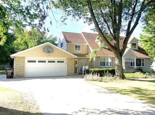 15515 W Glendale Dr, New Berlin, WI 53151