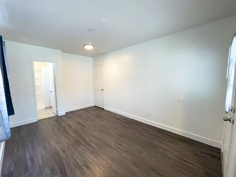 1213 Dewey Ave — Photo 3