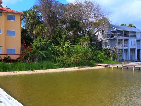 3rd image of 2656 N Indian River Dr