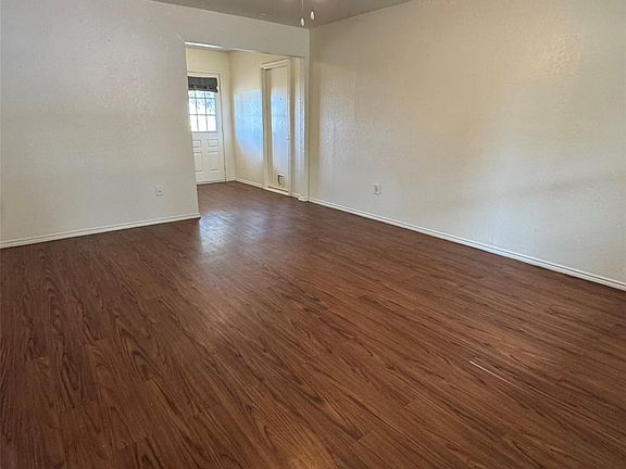 2nd image of 1217 Narrow Ln