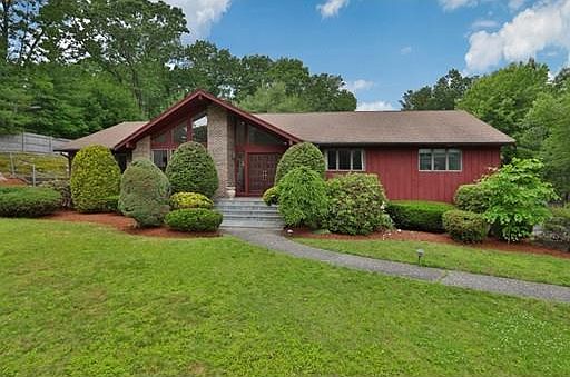 1st image of 6 Shady Nook Ln
