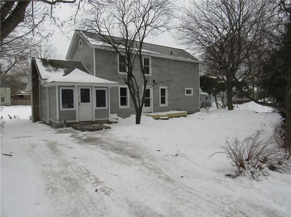3 Scott St, Lyons, NY 14489