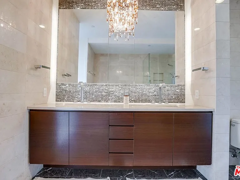 900 W Olympic Blvd #31F — Photo 18