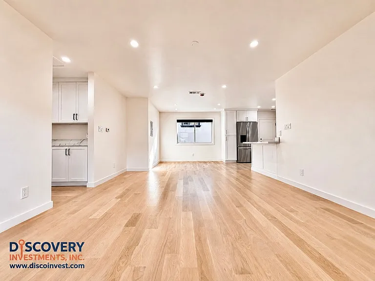 3939 Midvale Ave — Photo 5