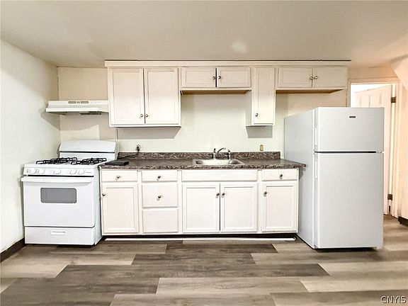 4th image of 910 Downer Ave