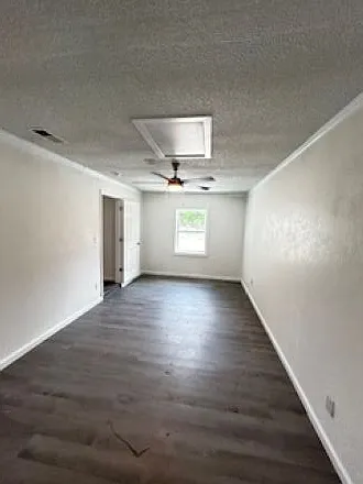 210 W Fox St — Photo 6