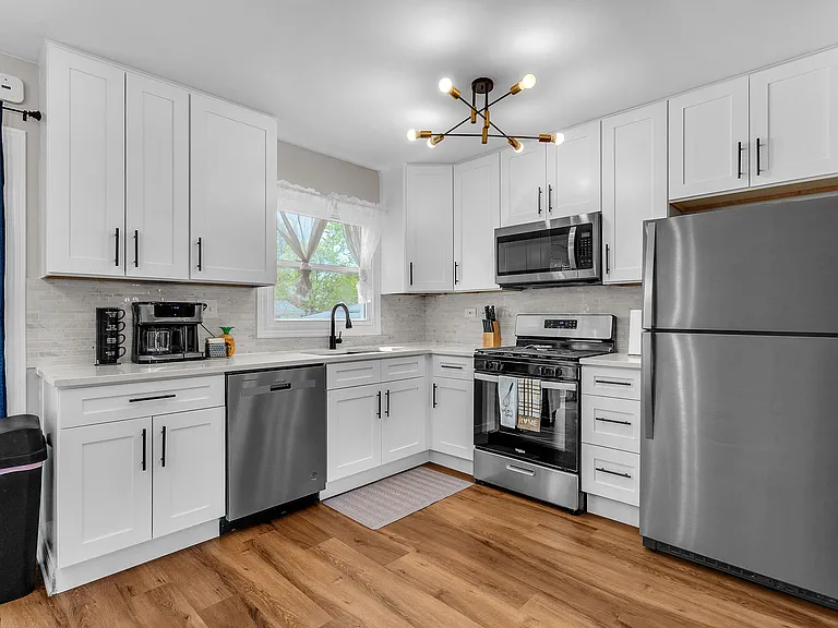 1407 Jefferson St — Photo 8