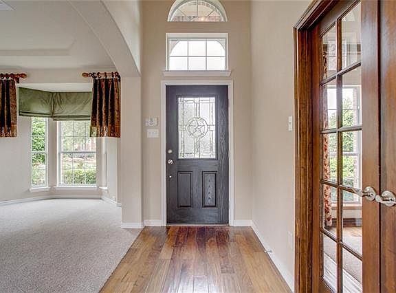 2nd image of 413 Sunnyside Ln