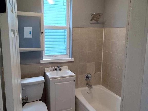 4th image of 419 S 14th St #1