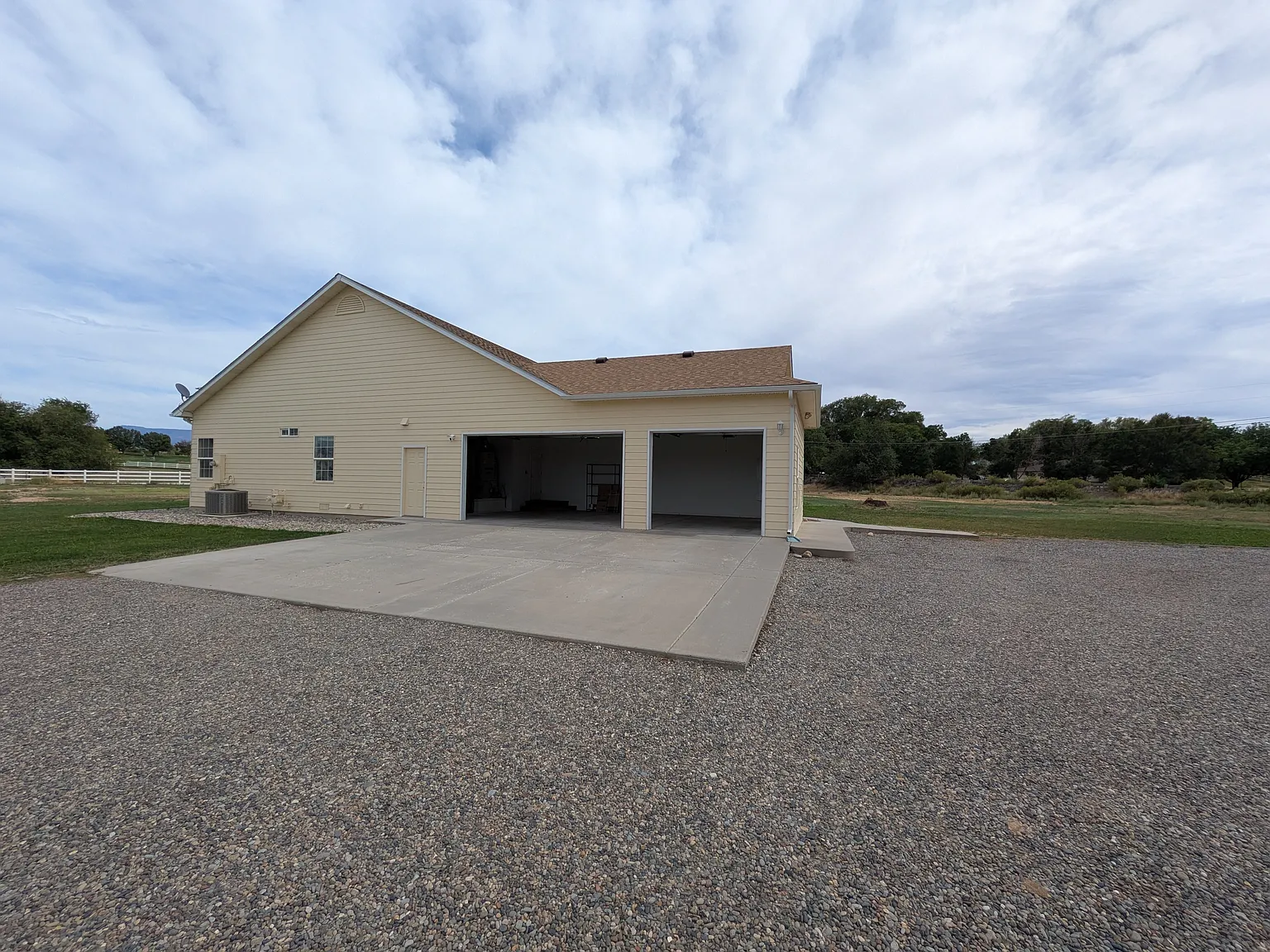 3 bed, 2086 sqft, $2,600 — Photo 3