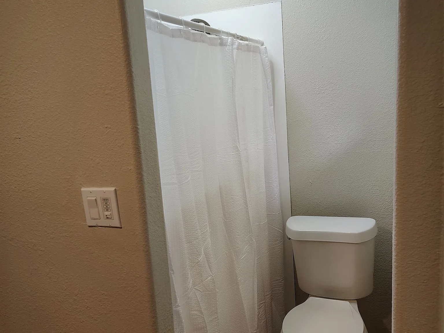 602 South Woody Drive Apt B - 1 — Photo 3