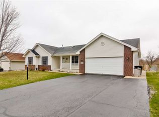 9221 Longfellow Ln, Machesney Park, IL 61115