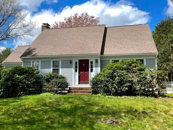41 Forest St, Pembroke, MA 02359