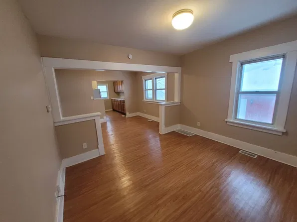 3012 Oxford St, Des Moines, IA 50313