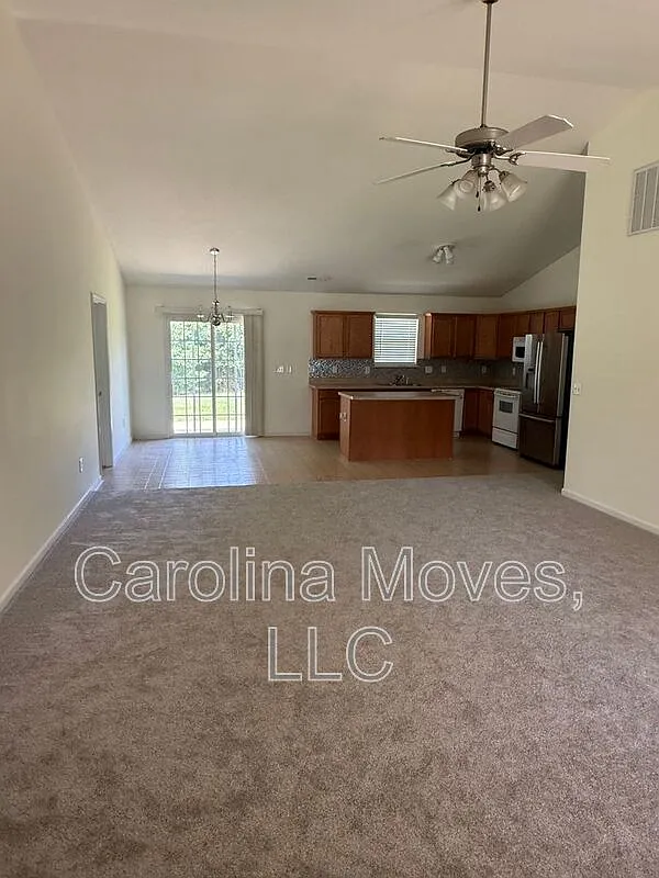 4 bed, 2.0 bath, 1711 sqft, $1,950 — Photo 3
