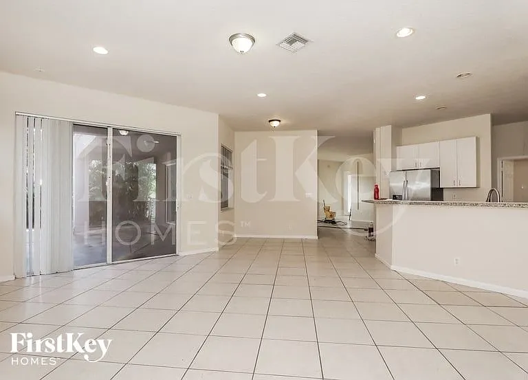 16337 SW 15th St — Photo 5