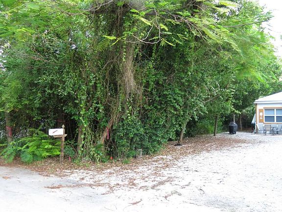 4th image of 306 Palm Ave